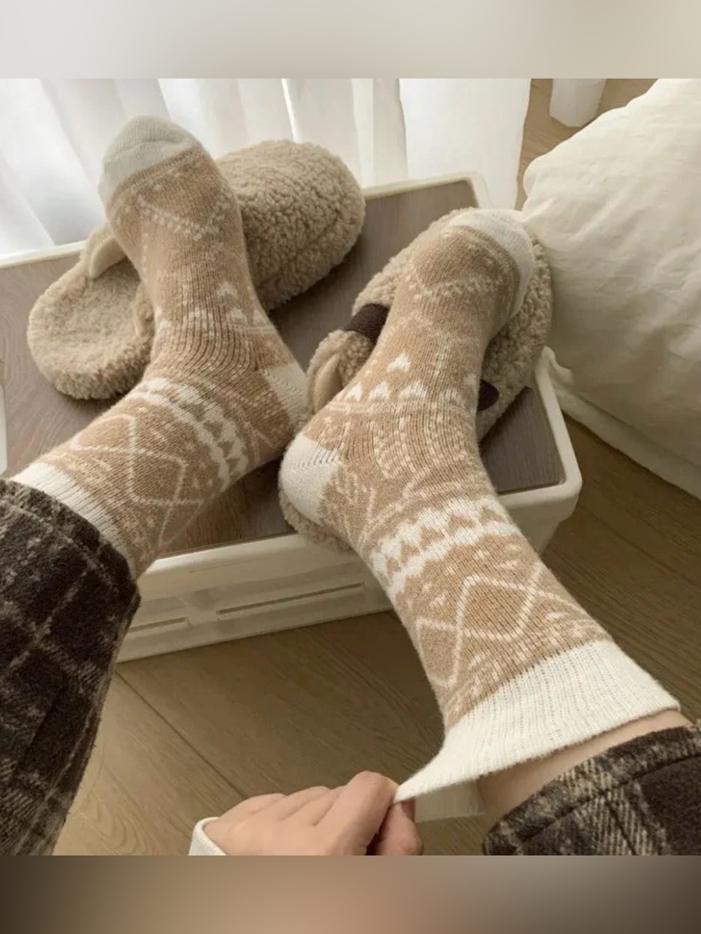 New Cozy Patterned Knit Crew Unisex Socks in Tan and Cream - 1 Pair